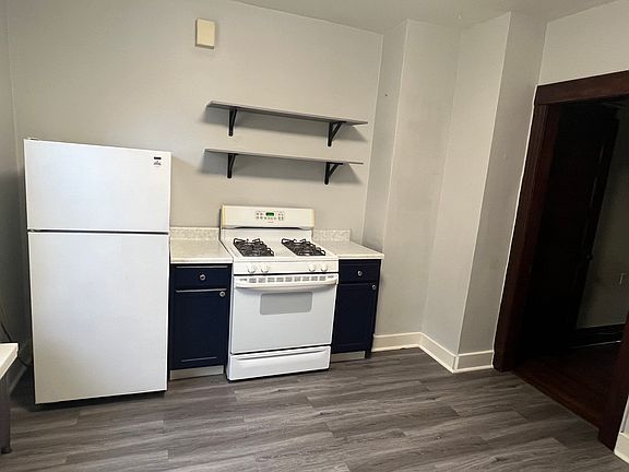 2nd image of 4844-4848 Commonwealth St #4UB