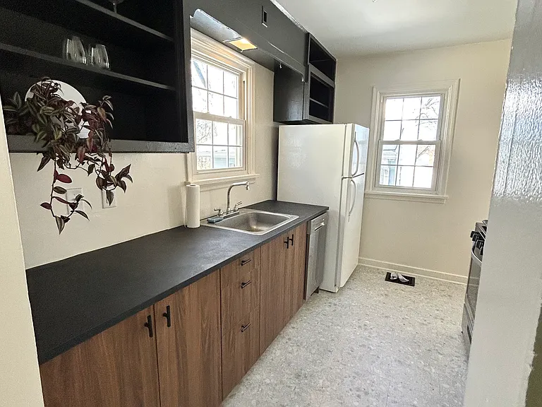 104 6th Pl — Photo 23