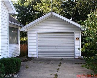 2nd image of 211 E Main St
