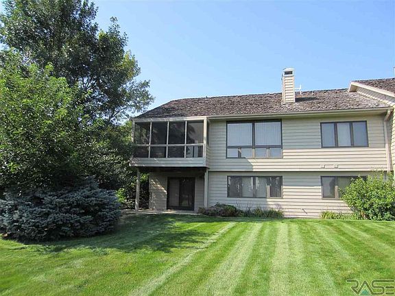 3rd image of 5214 S Sweetbriar Ct