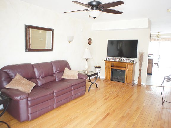 3rd image of 163 Cotter Ave