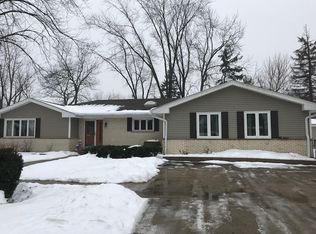 717 Crest Ave, Schaumburg, IL 60193