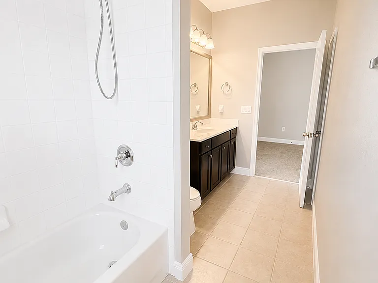 en Suite to Bedroom 2