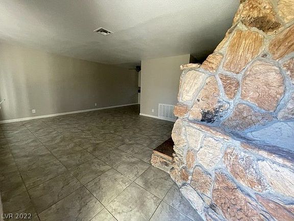 2nd image of 656 Greenbriar Townhouse Way