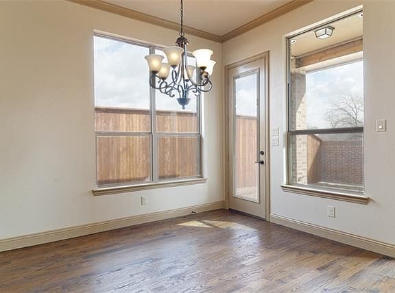 4th image of 599 Bordeaux Dr