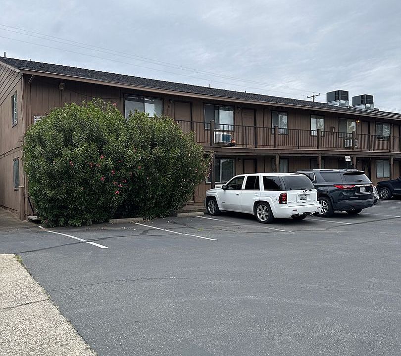 1st image of 4210 Main St #6