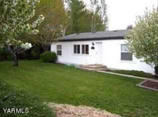 1980 Mapleway Rd, Yakima, WA 98908