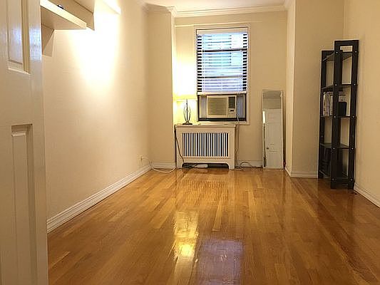 3rd image of 333 E 34th St APT 7C