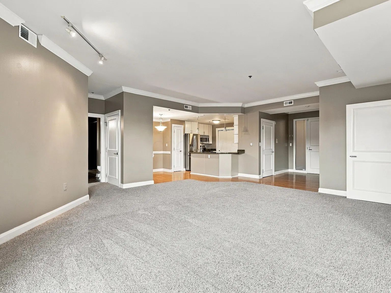 2 bed, 2.0 bath, 1442 sqft, $2,000 — Photo 4