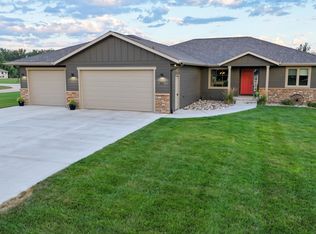 401 Lilac Ln, Yankton, SD 57078