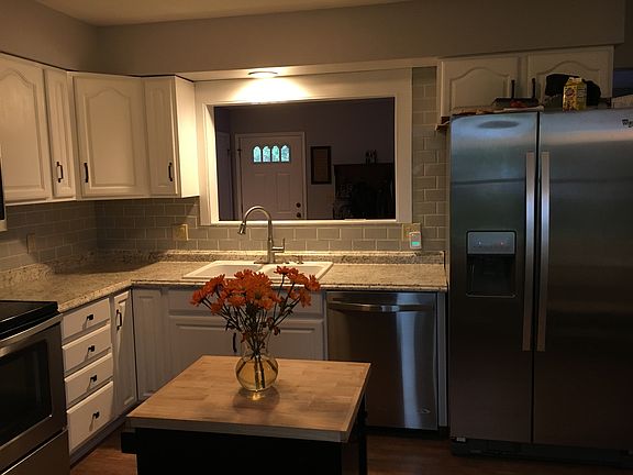 4th image of 439 N Clark St