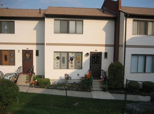 528 Country Club Ln, Pomona, NY 10970