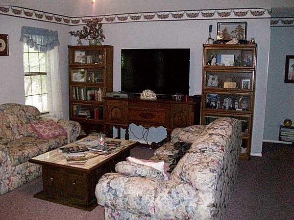 3rd image of 1128 White Oak Est