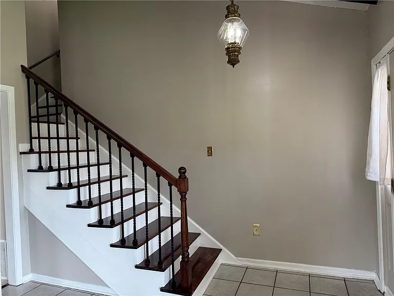 532 Oakwood Dr — Photo 7