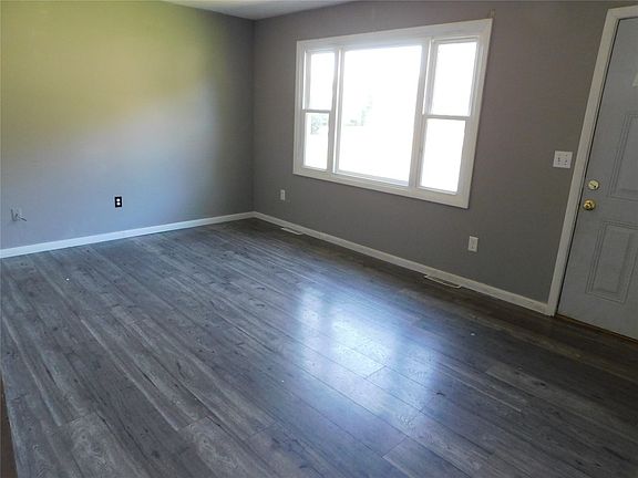 5th image of 709 Pineview Dr