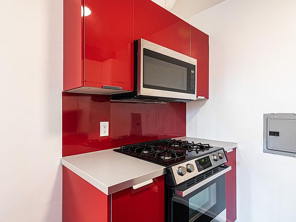 3rd image of 3444 Vinton Ave #2
