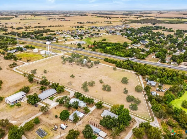105 Davis Dr, Thorndale, TX 76577