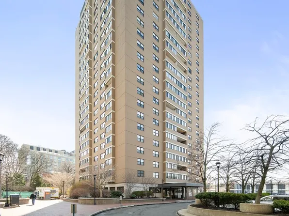 8 Whittier Pl APT 24H, Boston, MA 02114