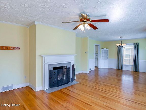 4th image of 2511 Wendell Ave