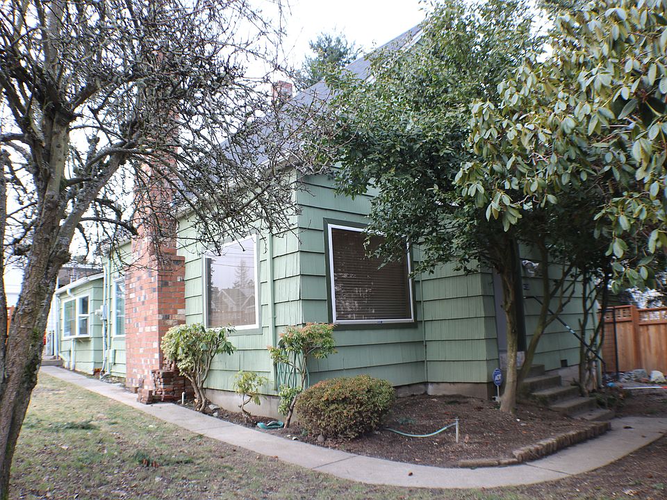 1 1/2 Story home