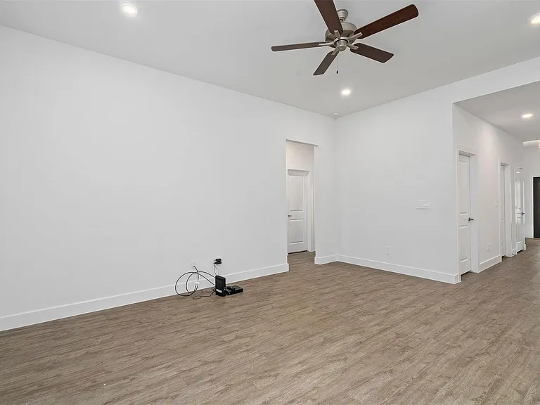 906 Golden Willow — Photo 15