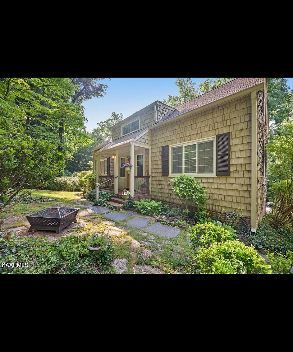4 bed, 2290 sqft, $2,200 — Photo 3