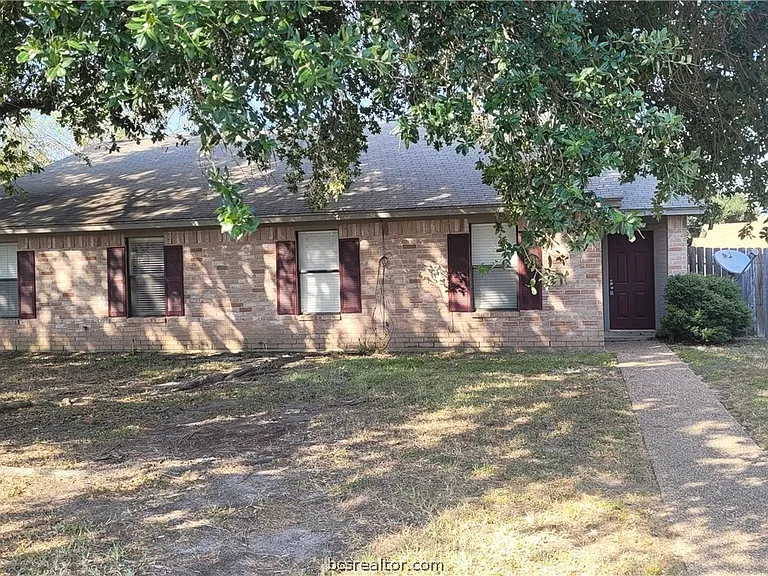 2515 Hickory Dr — Photo 1