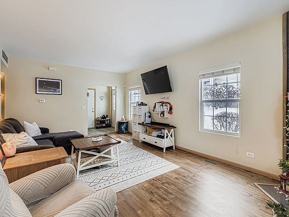 3rd image of 1611 Fredericksburg Ln #0