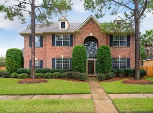 1207 Cambridge Dr, Friendswood, TX 77546