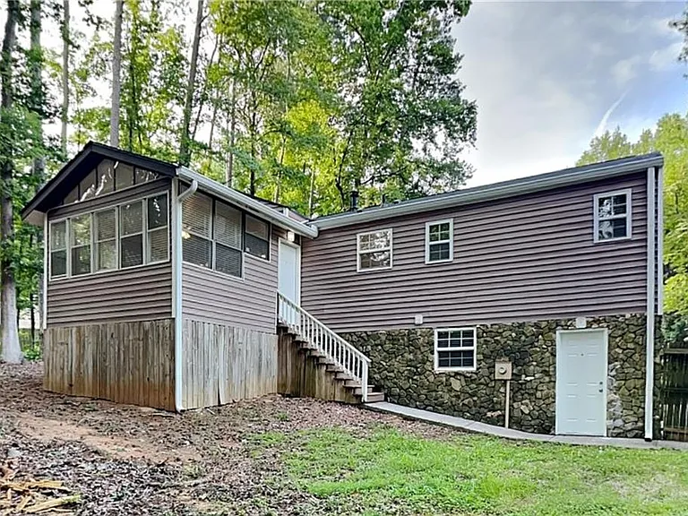 2426 Emberwood Ct NW — Photo 18
