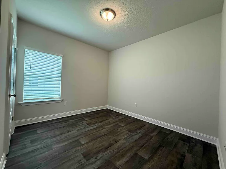 19130 Treehill Ln — Photo 6
