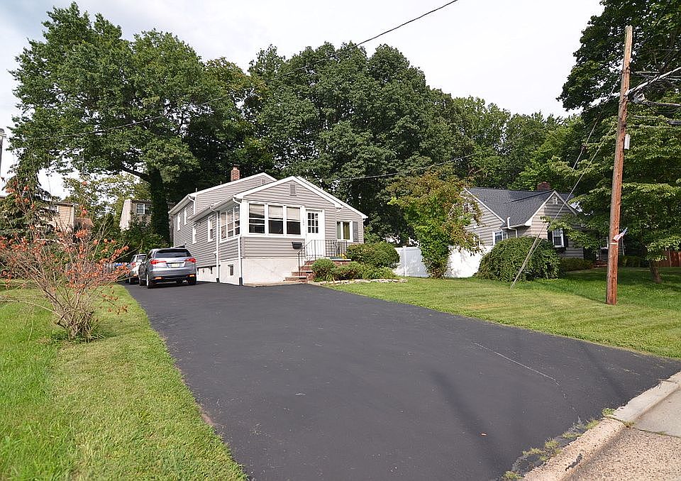 2nd image of 604 7th St