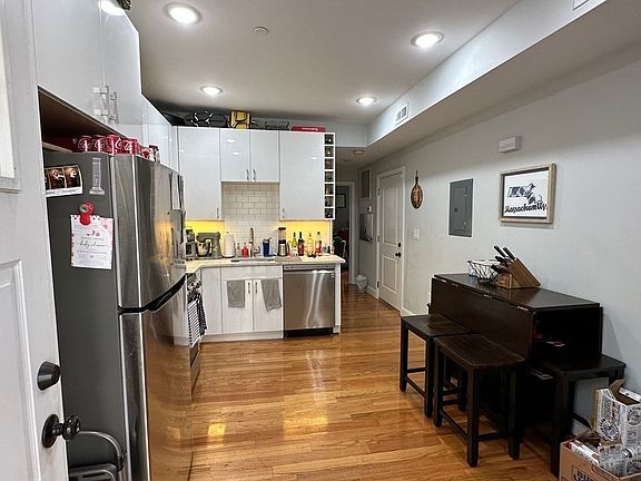3rd image of 6 Shelby St Floor 3