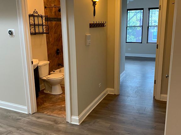 5th image of 1900 W Touhy Ave #3B