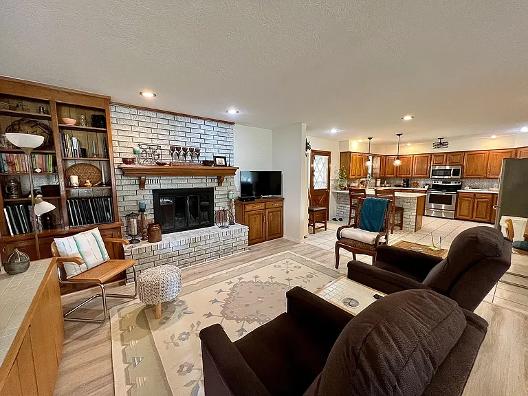 2902 Candlestick Ln — Photo 8