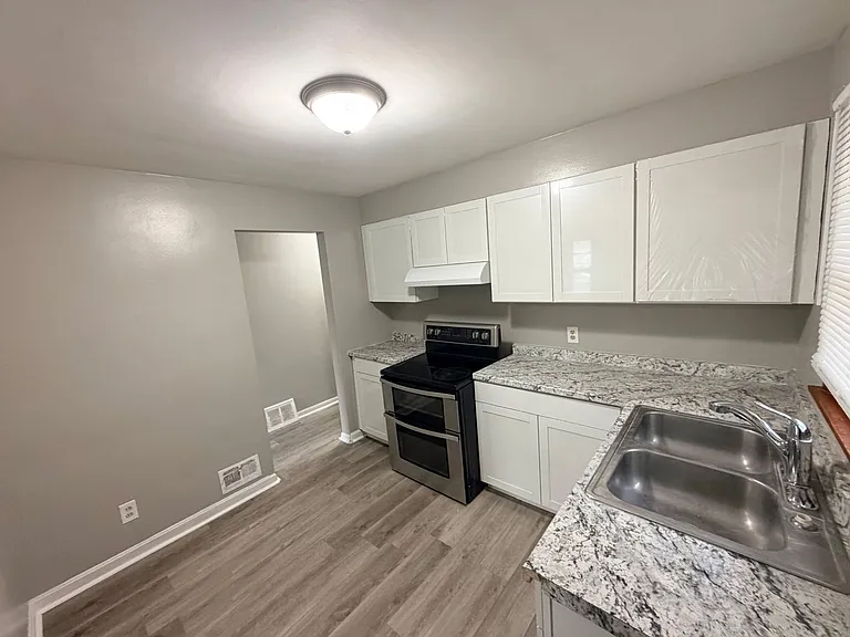 796 S Ashburton Rd — Photo 4