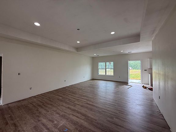 4th image of 330 Cinchpost Cir