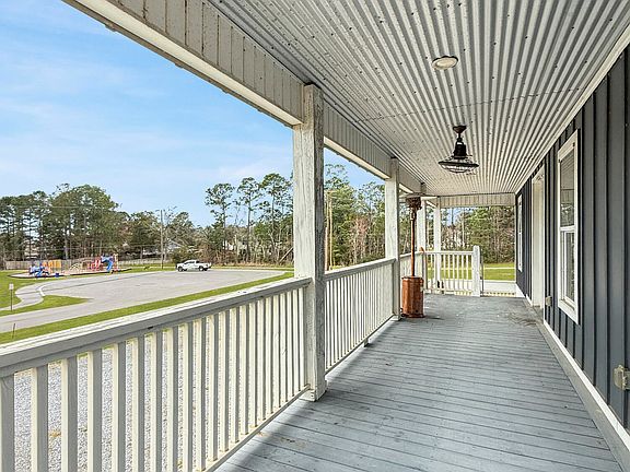 5th image of 10501 Pin Oak Dr