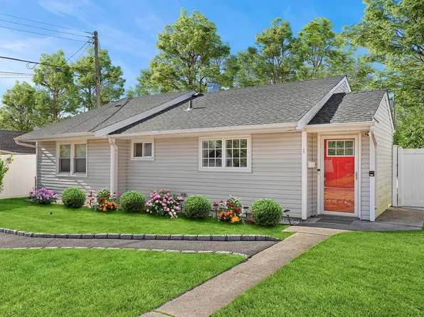 1 Spruce Lane, Glen Cove, NY 11542