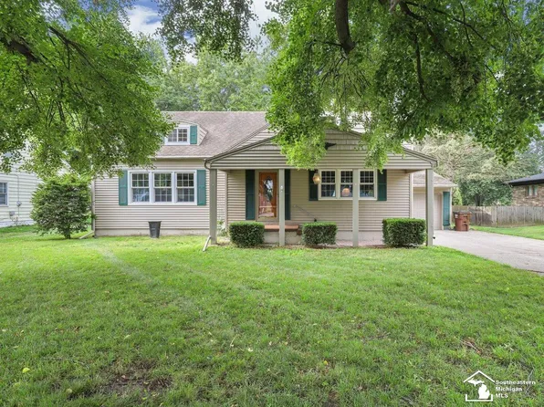 2033 Wilson Dr, Erie, MI 48133
