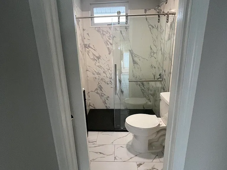 736 W King St #A — Photo 12