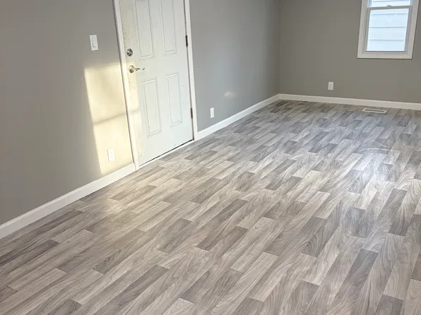 4172 Fenton Rd, Flint, MI 48507