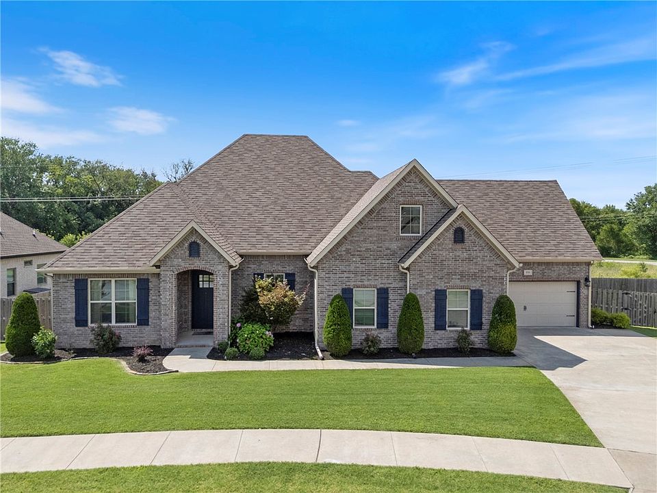 1st image of 950 Clark Cir