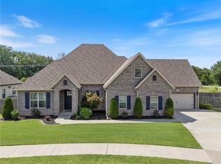 950 Clark Cir, Bentonville, AR 72713