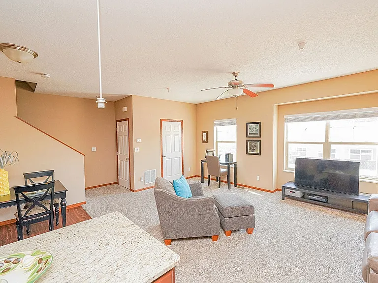 Maplewood Townhouses — Photo 7