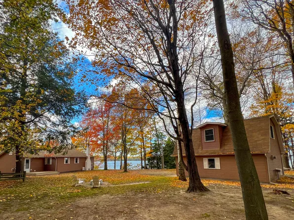 7020 6th St, Ludington, MI 49431