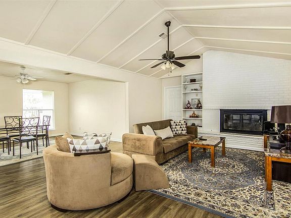 3rd image of 430 Bay Colony Dr