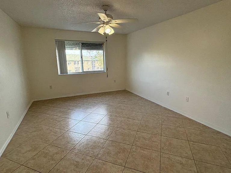 7866 Trent Dr — Photo 11