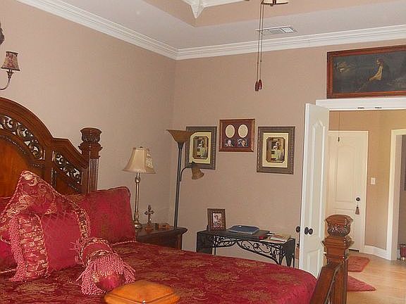 Master with Tray Ceiling