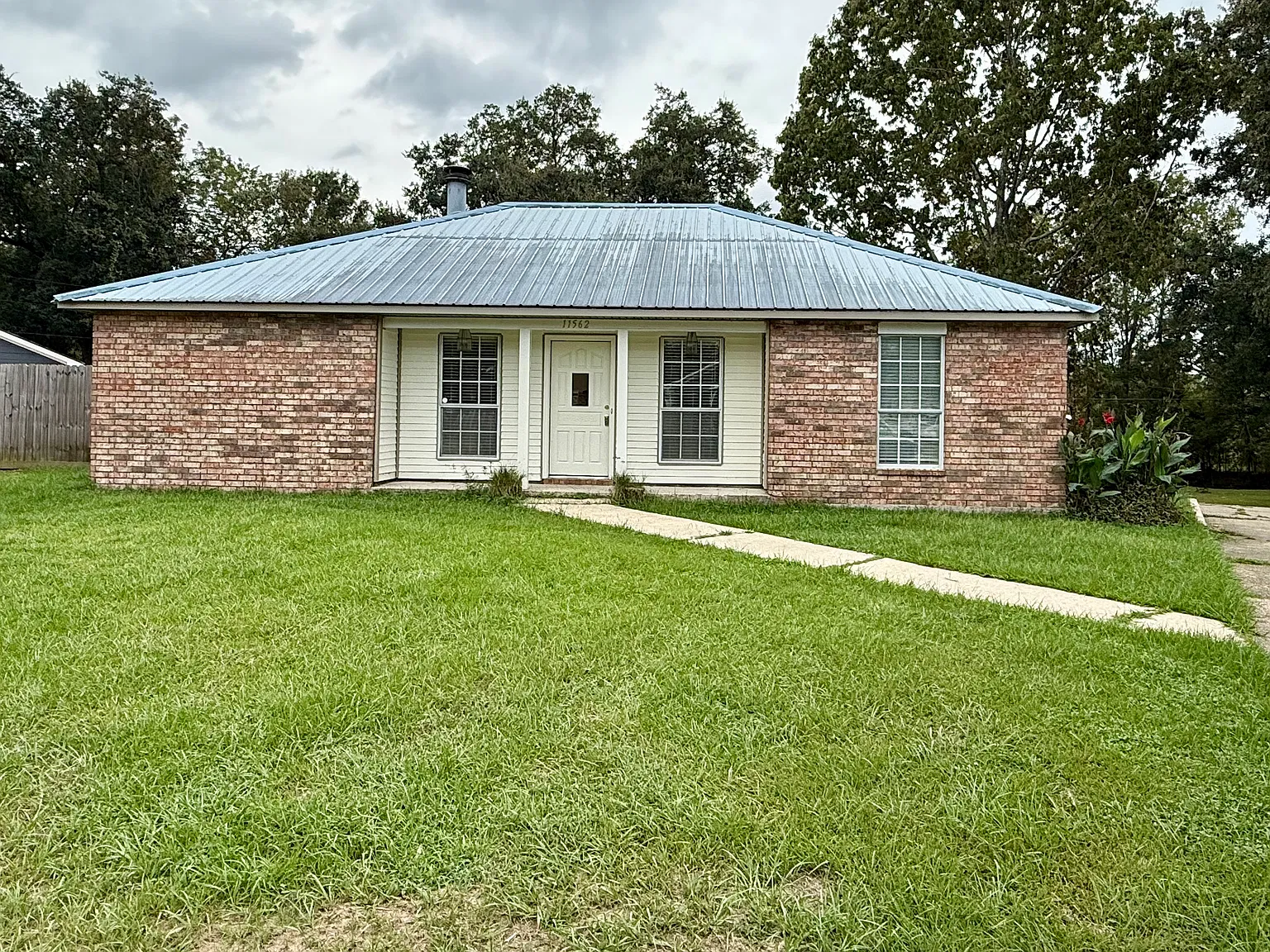 3 bed, 2.5 bath, 1450 sqft, $1,700 — Photo 1